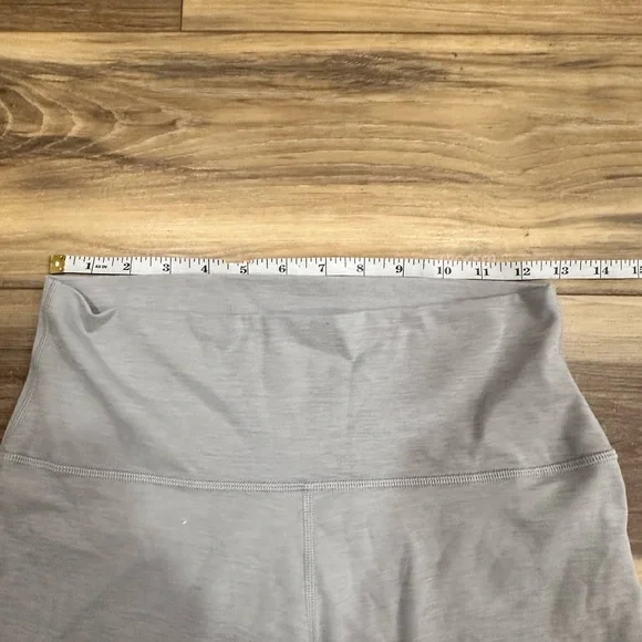 ARITZIA BUTTER Cheeky Hi-Rise Legging EUC Heather Chrome Gray Sz 10 - Picture 8 of 9